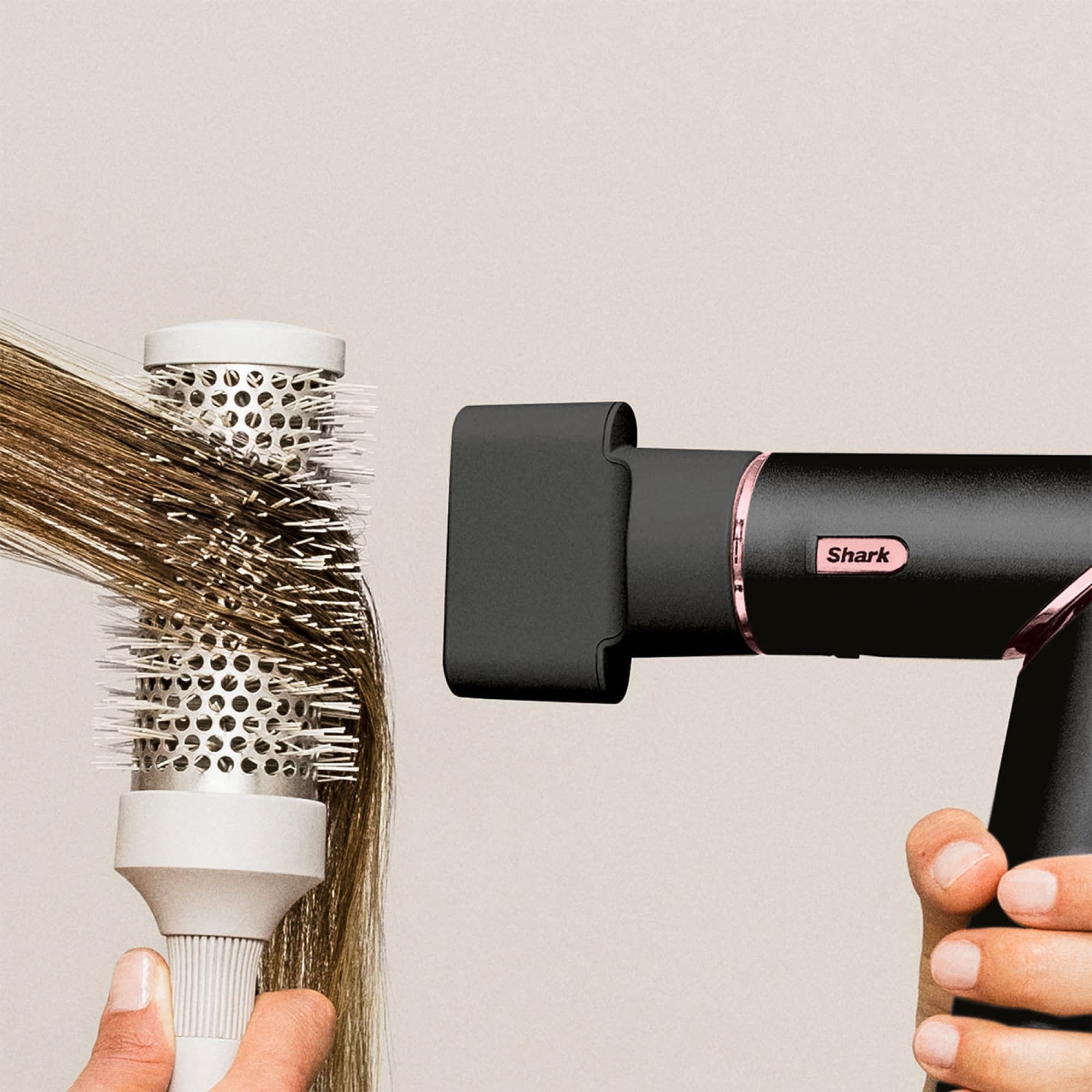 Blow-drying with a round brush and the concentrator