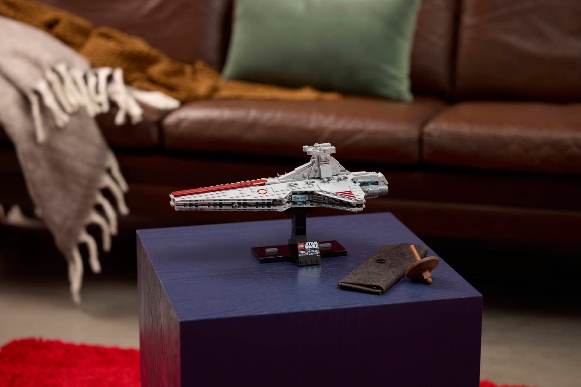 Mid-size Venator cruiser being built and played with
