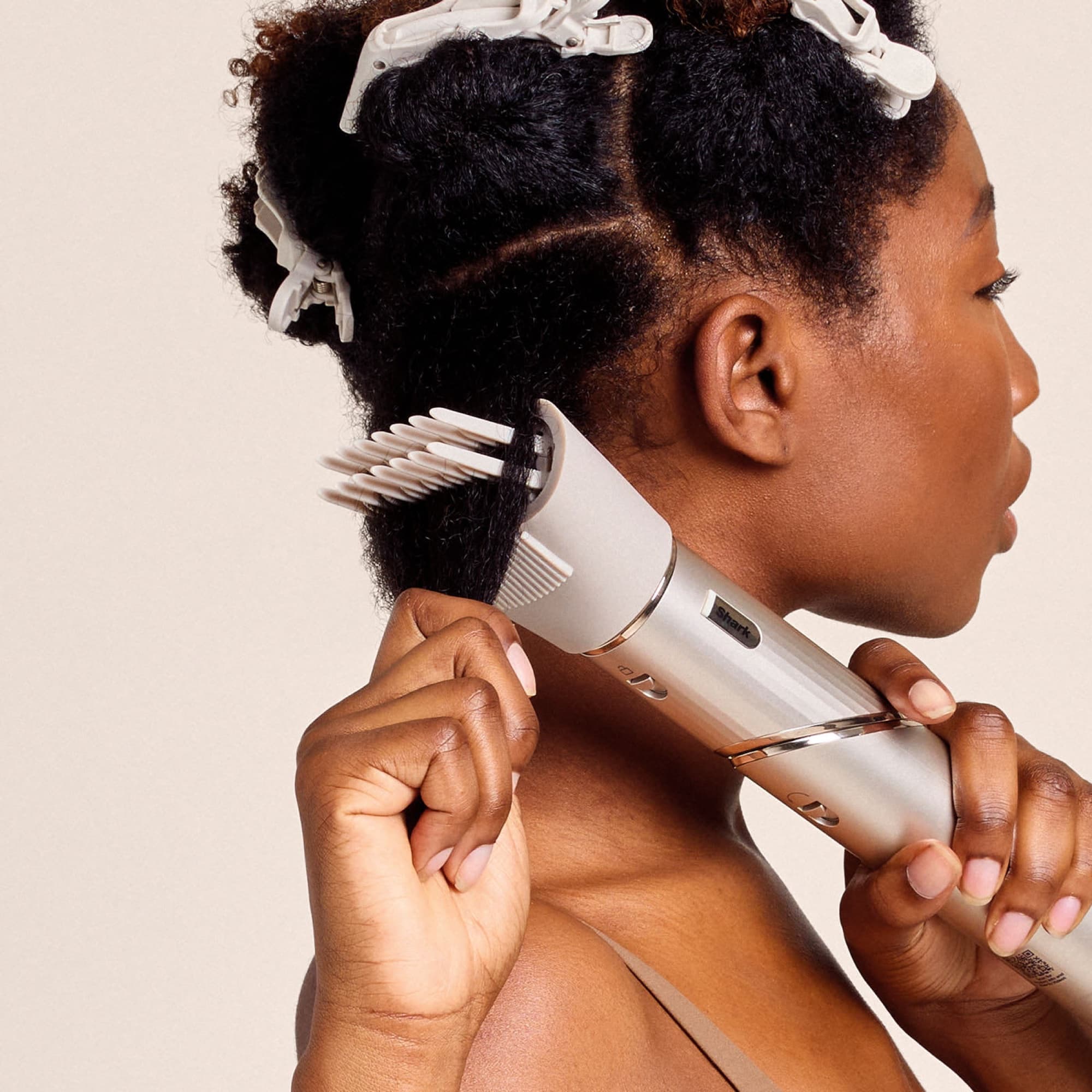 The comb drying and stretching curly hair