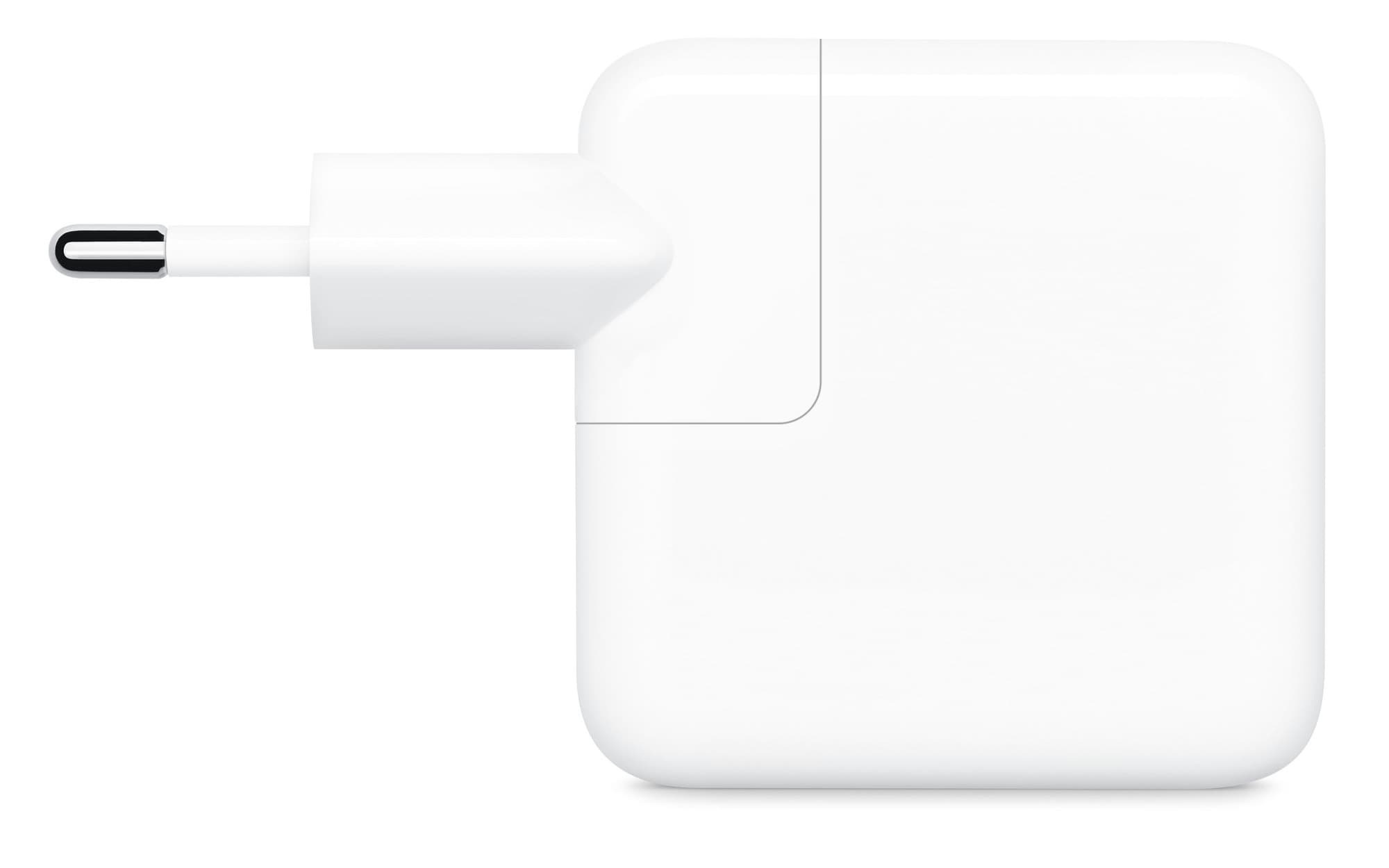 Adaptern med två portar with the plug