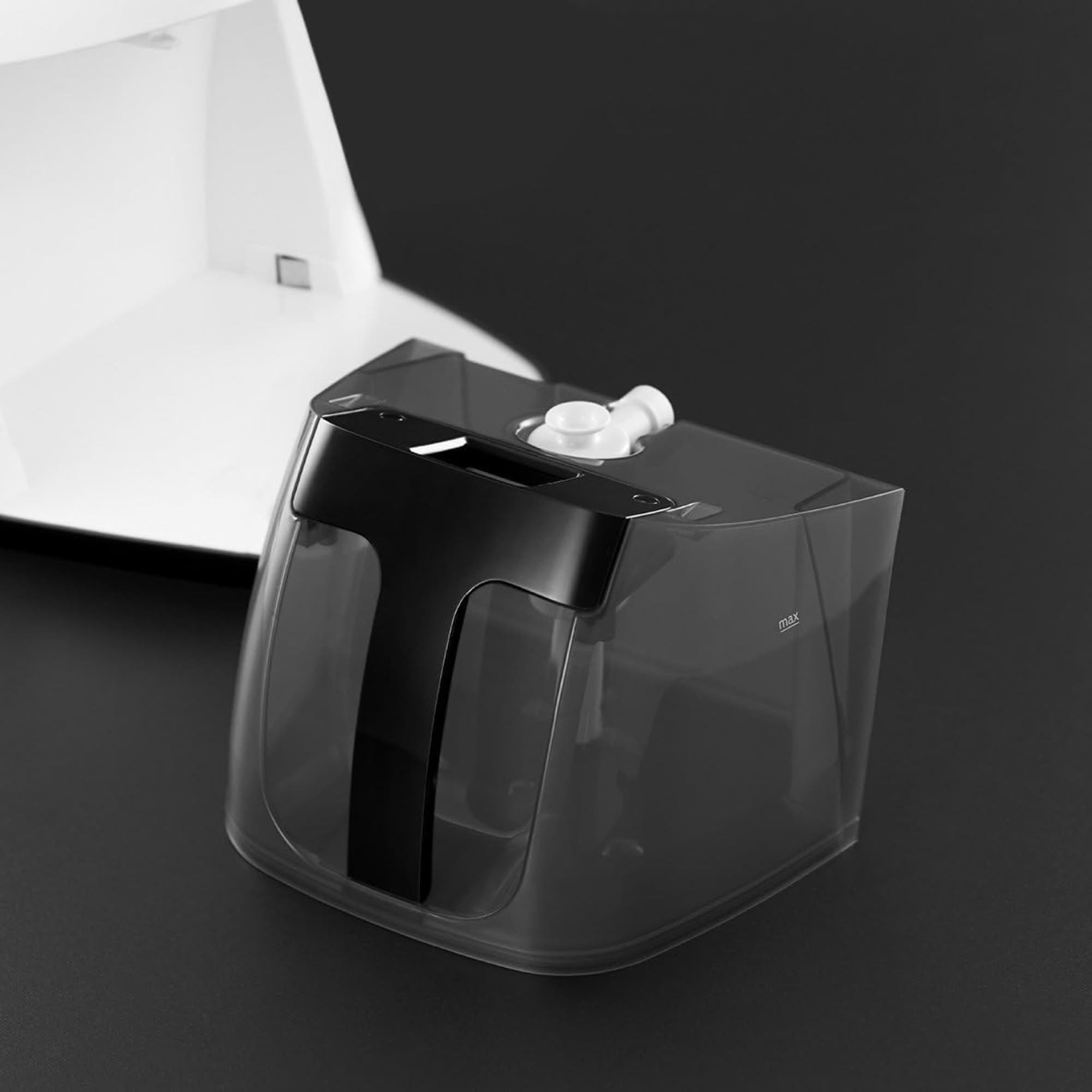 Removable 1.3 litre water tank