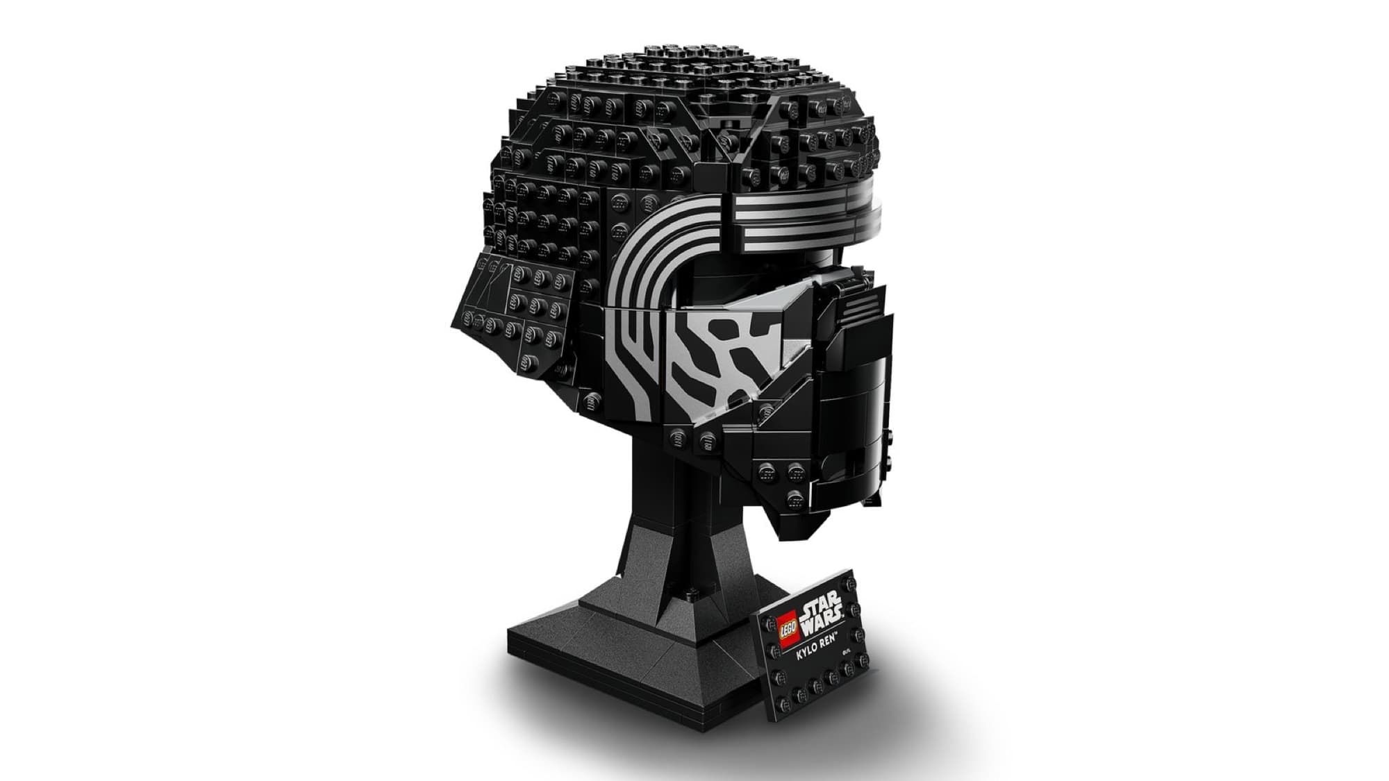 Kylo Ren's helmet – detail 2
