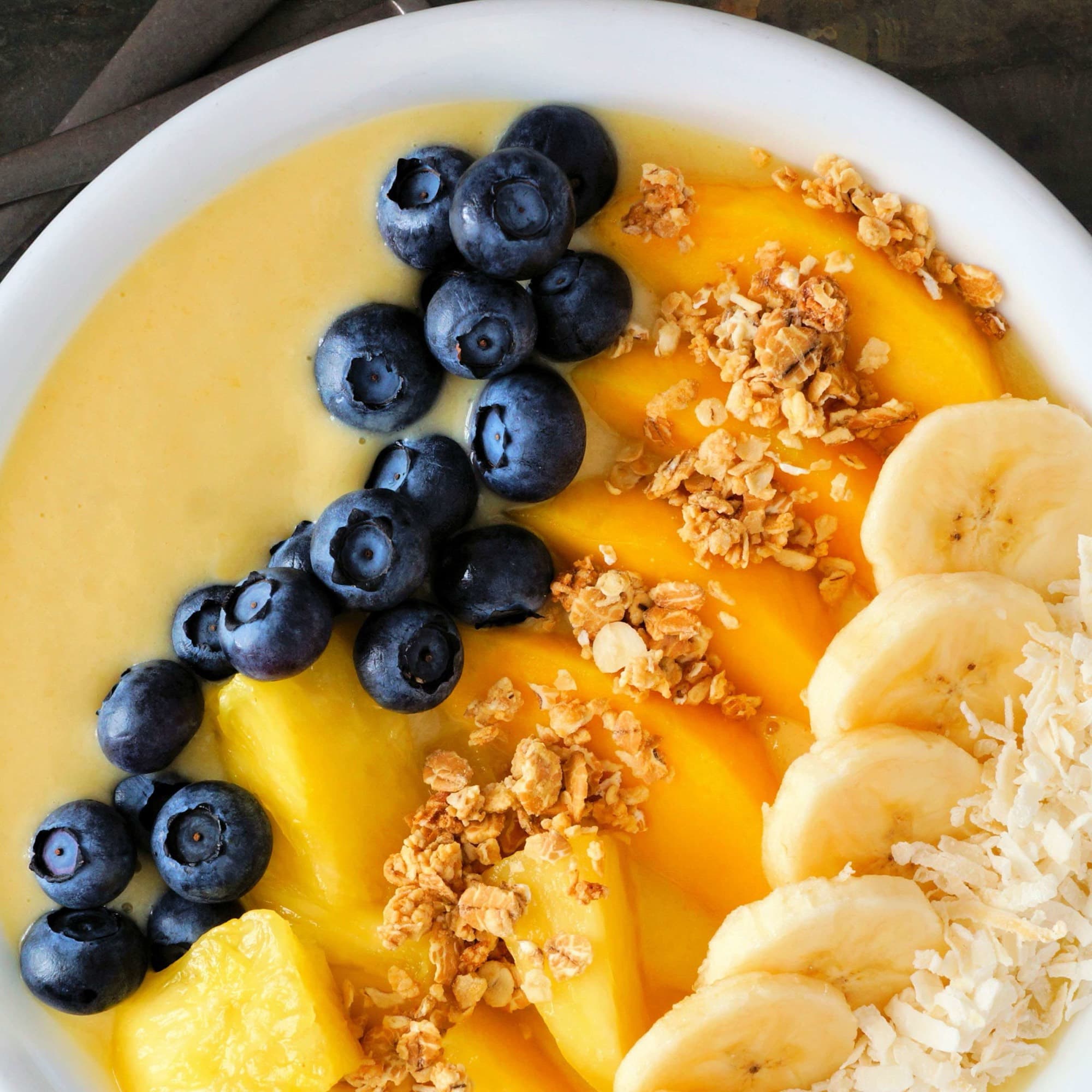 Smoothie bowl with mango, blueberries and banana