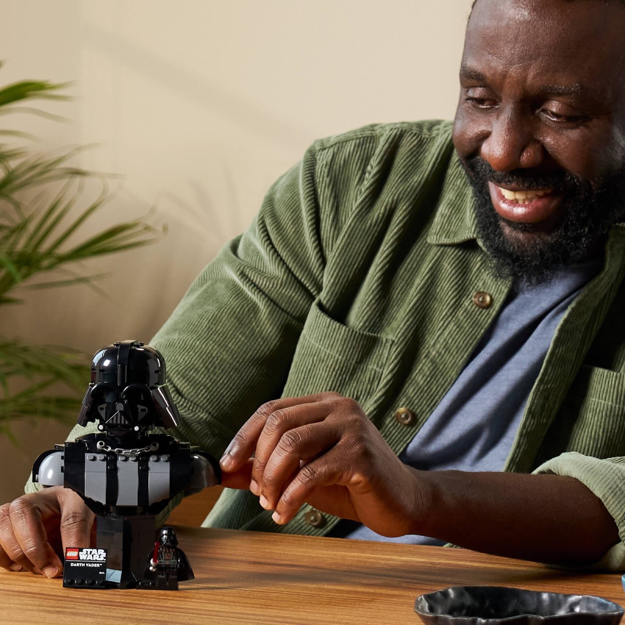 The Darth Vader bust being built and played with