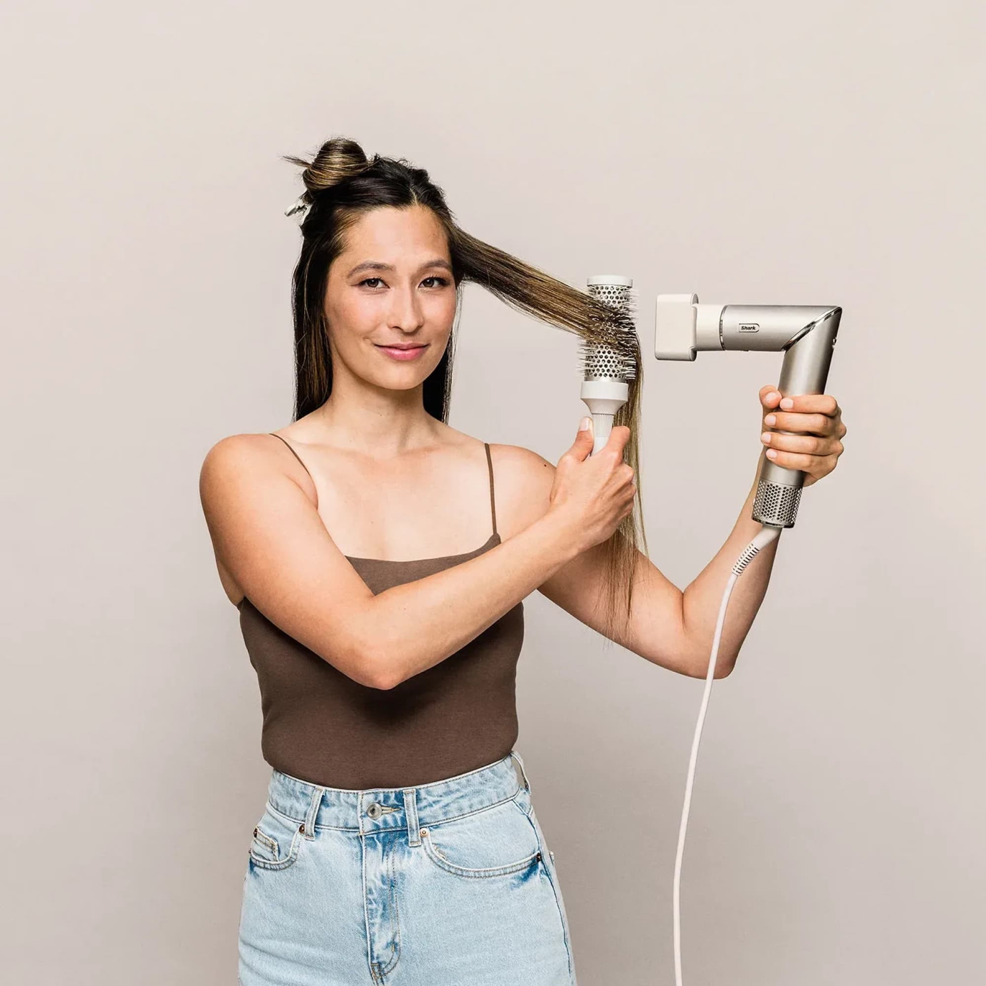 Blow-drying with the oval brush