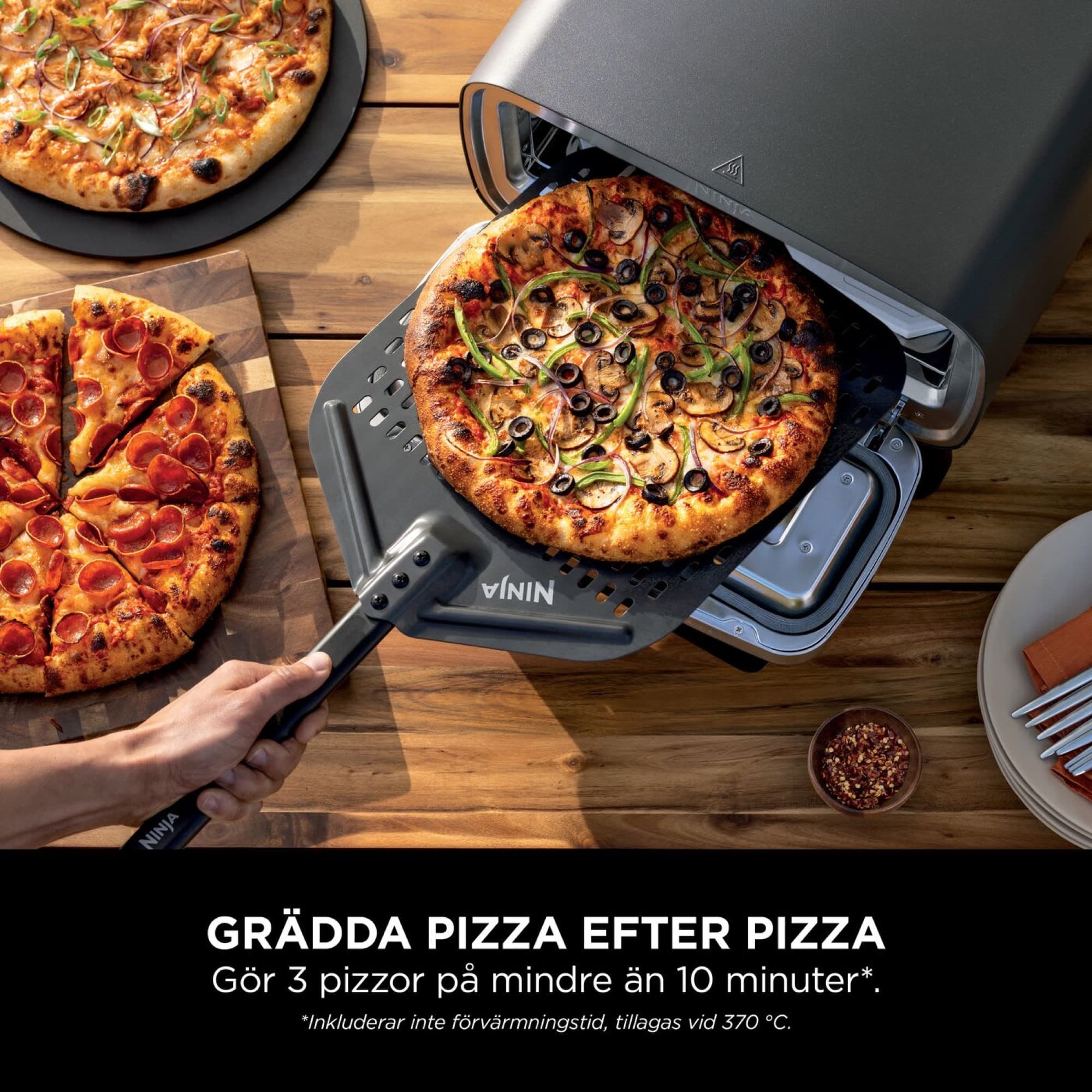 Pizzas baked one after the other