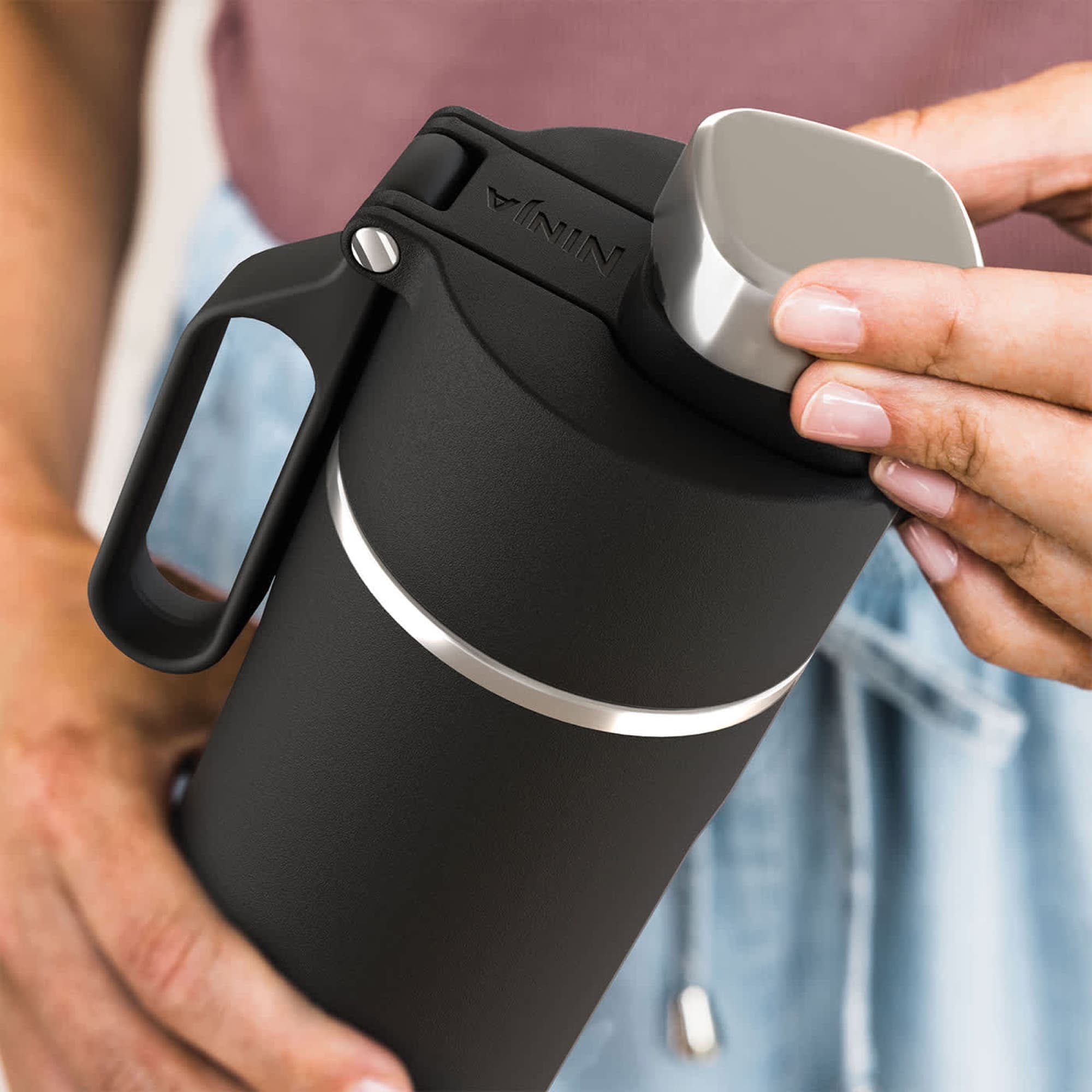 The lid opened with one hand