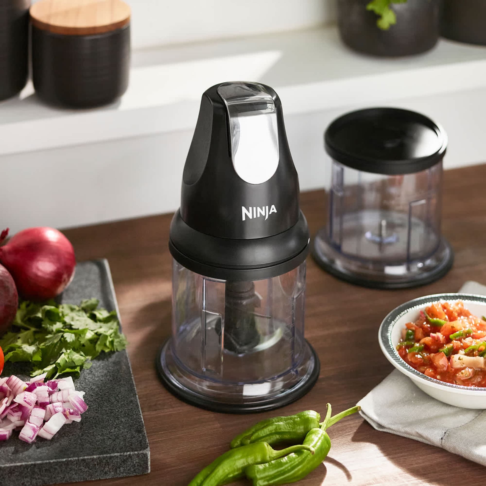 Express Chop on the worktop with salsa and vegetables