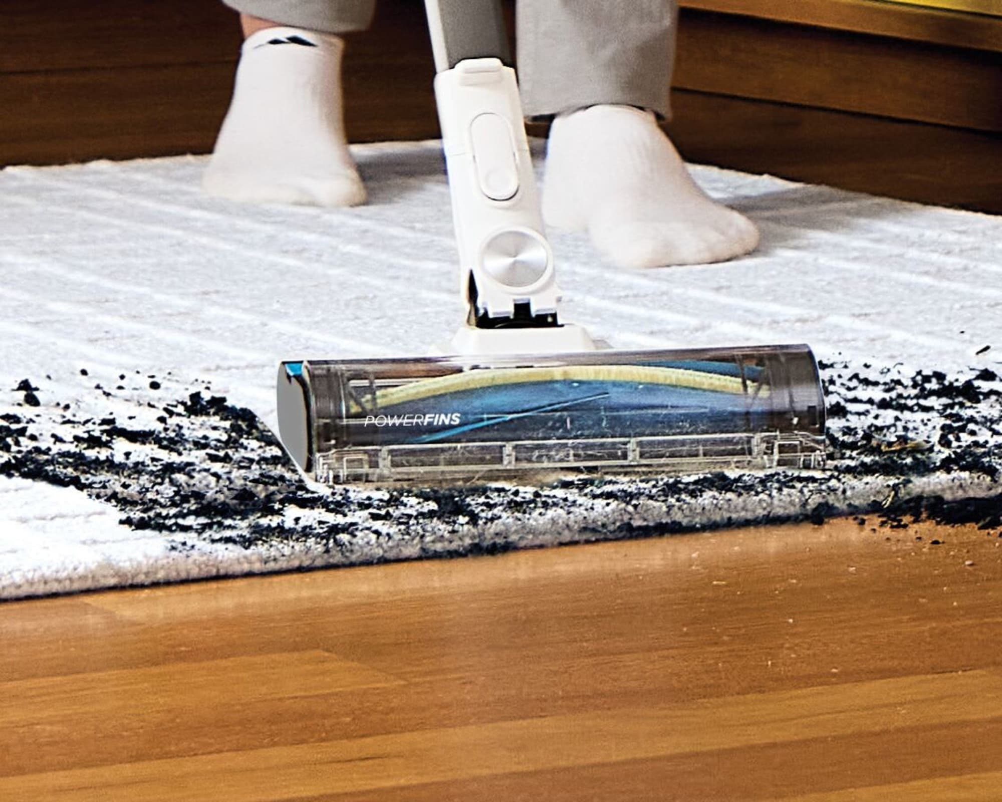 The PowerFins floorhead moving from rug to wooden floor