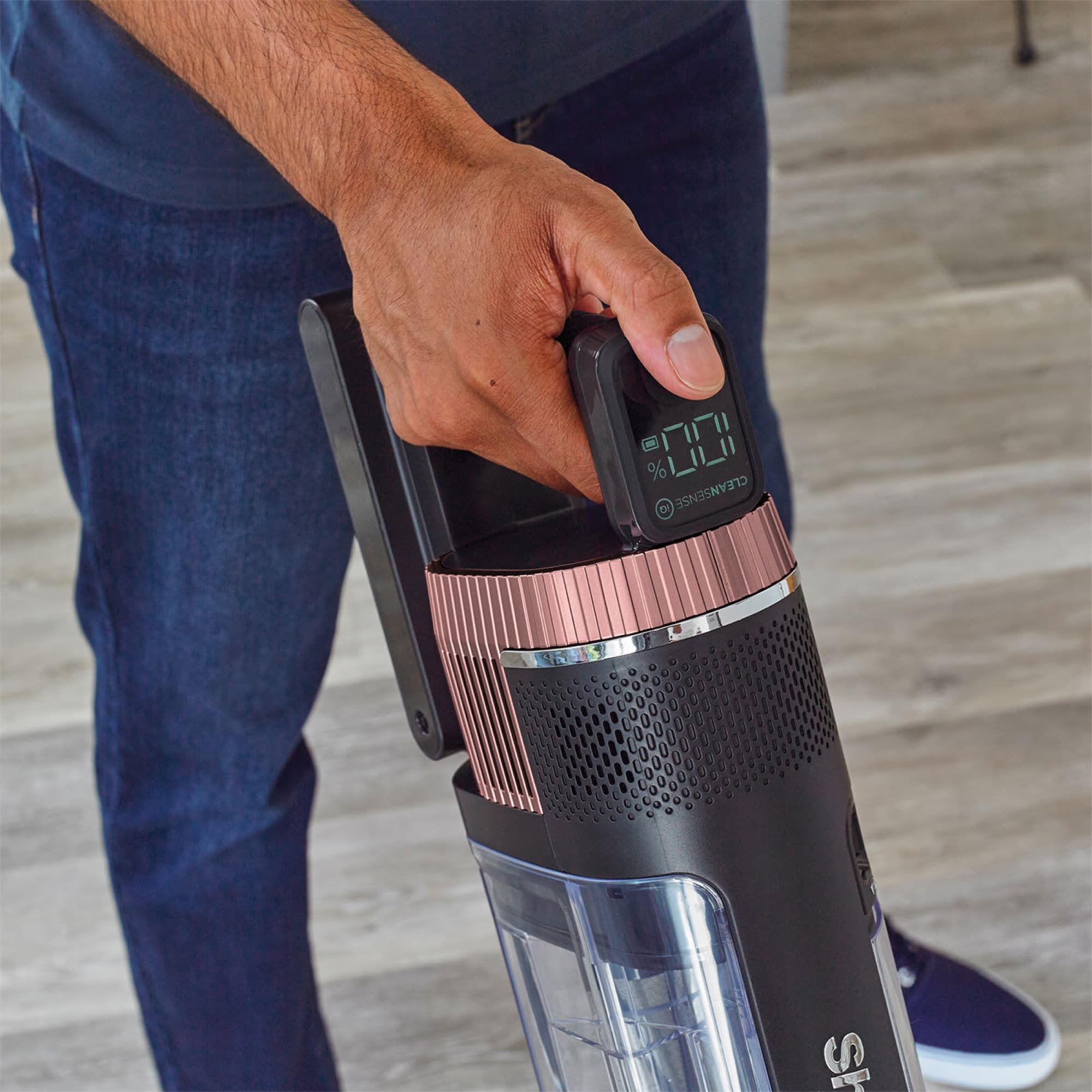 The battery sits in the handle and is removable