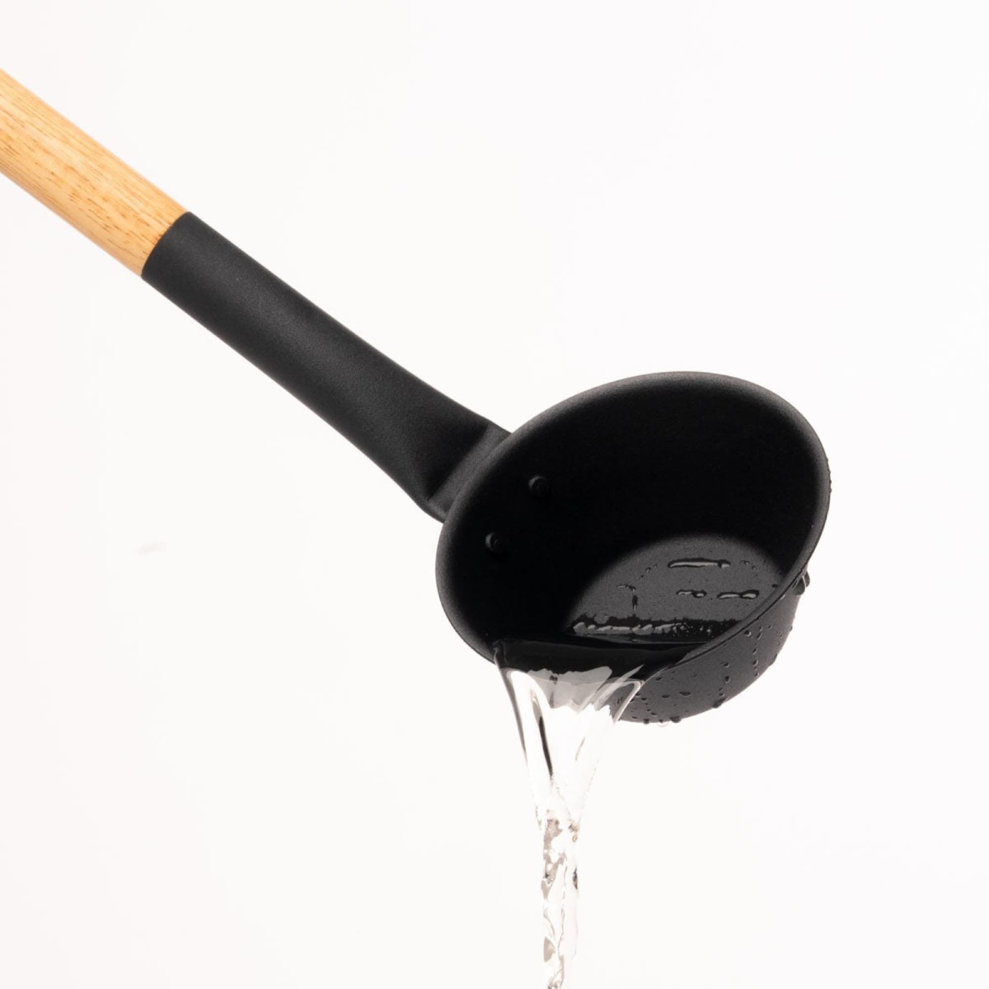 Water pouring from the ladle