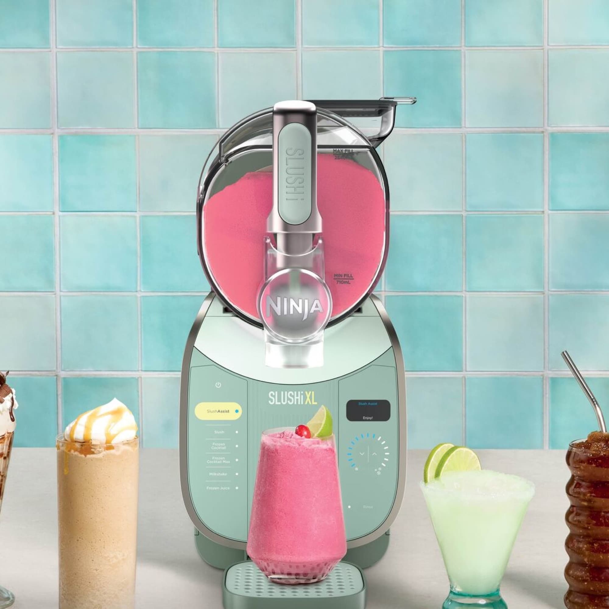 SLUSHi XL with slush and milkshakes