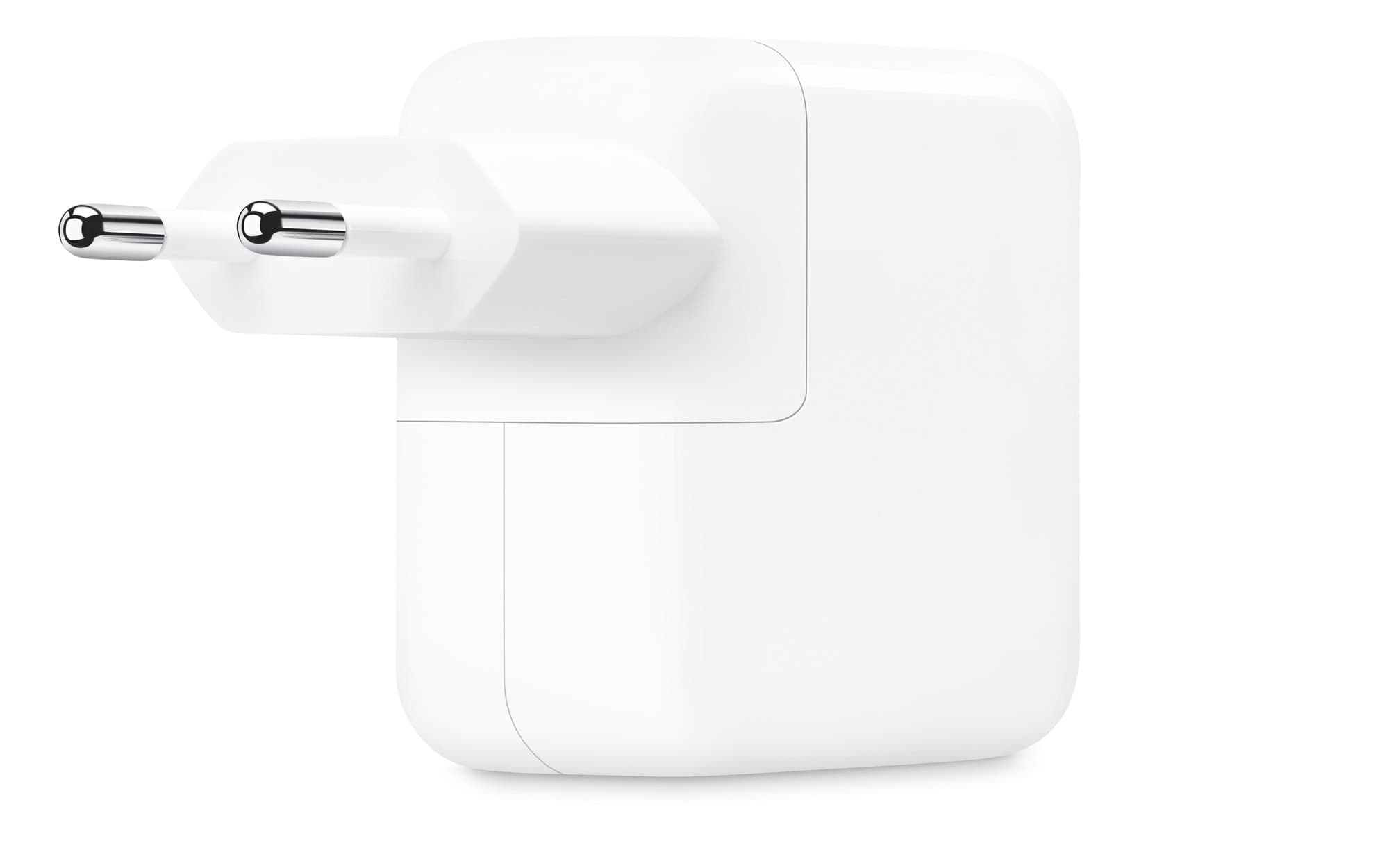 Adaptern med två portar from the side with the USB-C port