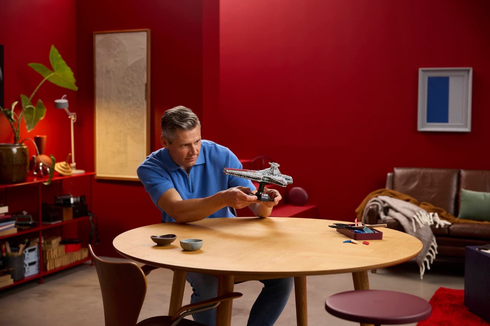 Mid-size Venator cruiser being built and played with