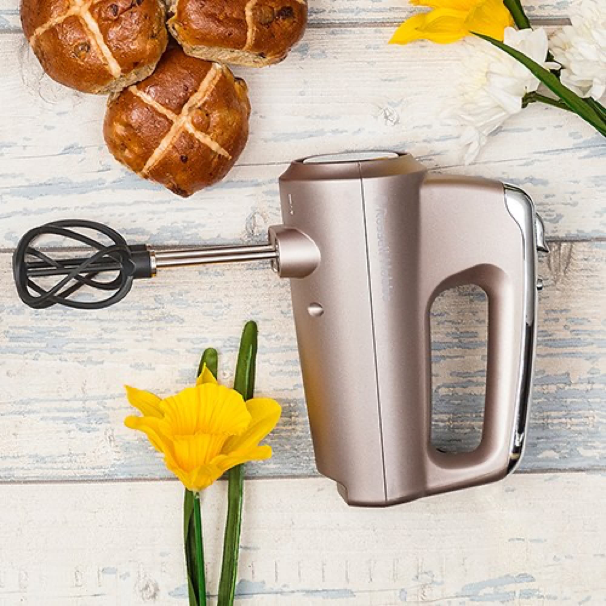 The mixer among baking