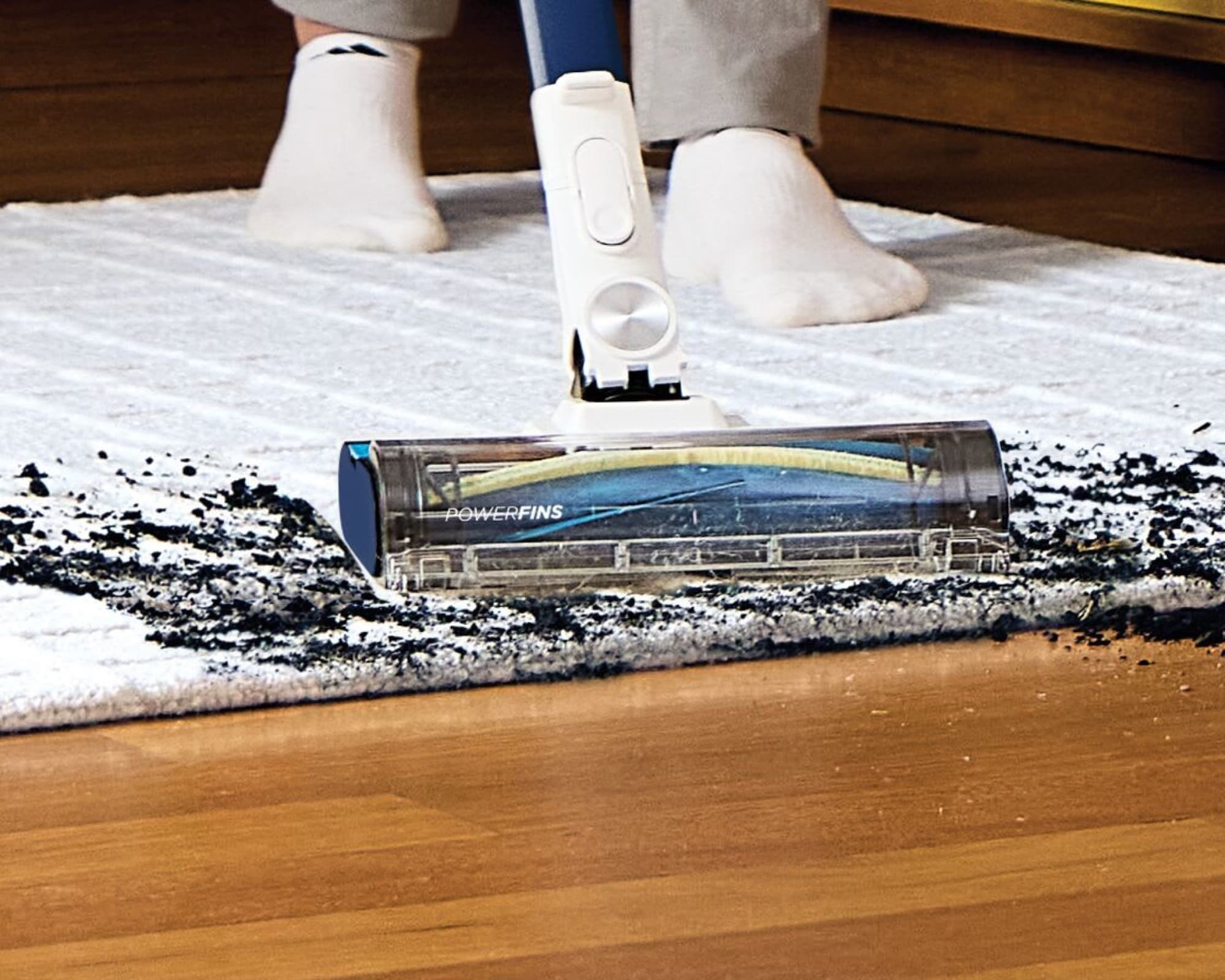 The PowerFins floorhead moving from rug to wooden floor