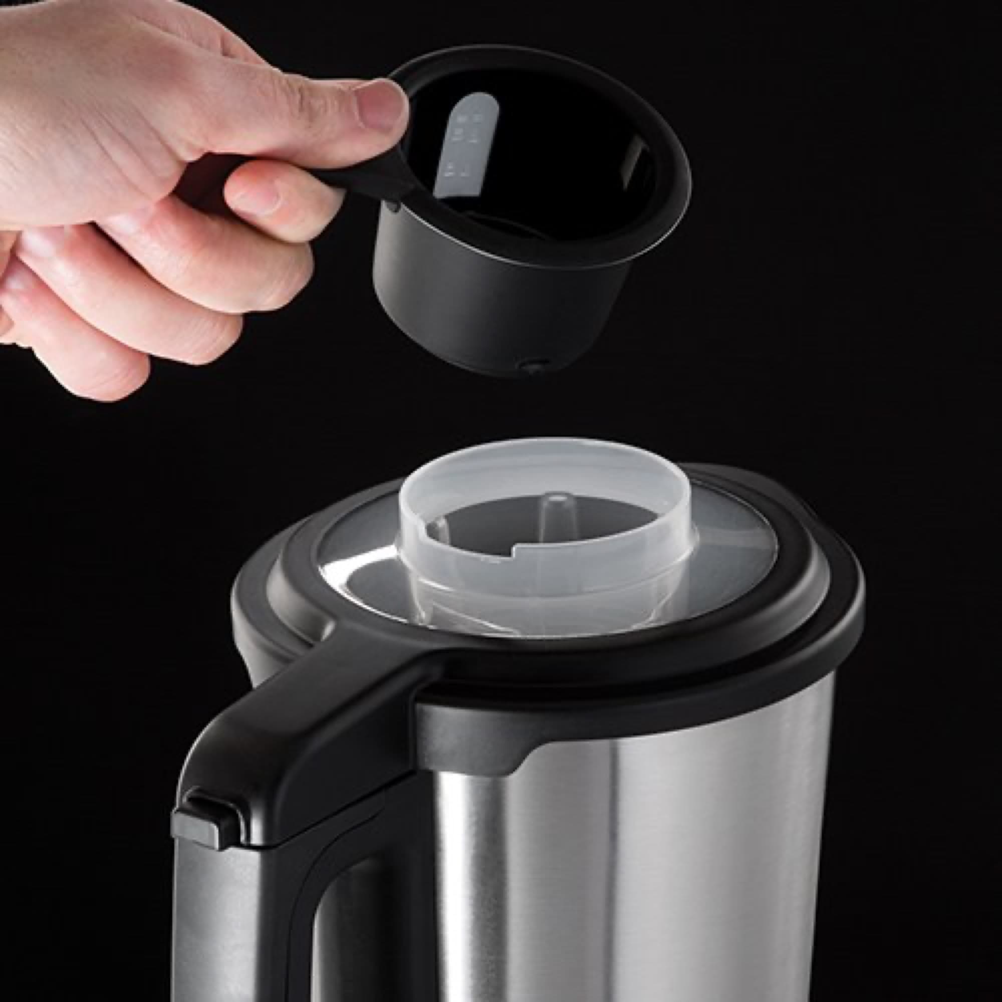 The lid with filler opening