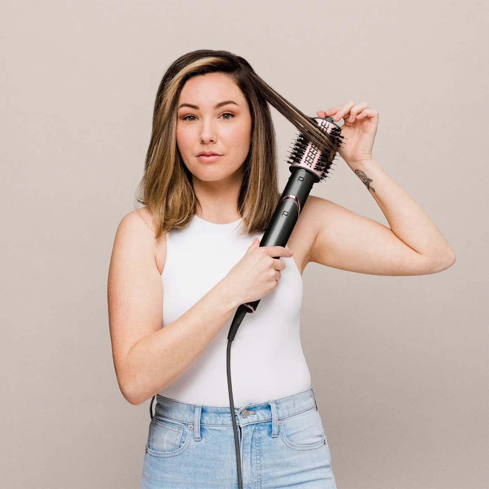 The paddle brush straightens while you dry
